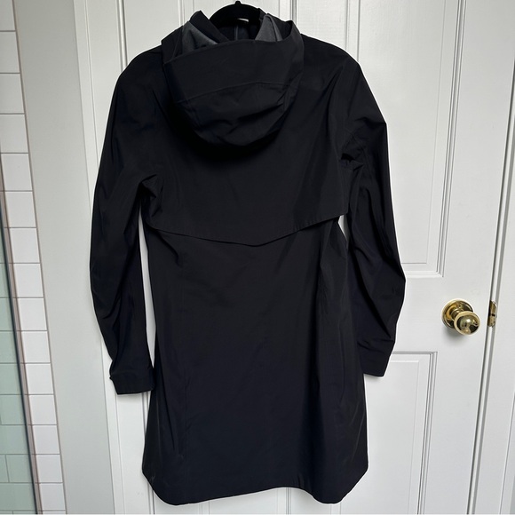 Arc’teryx Shell Rain Jacket - Picture 5 of 9